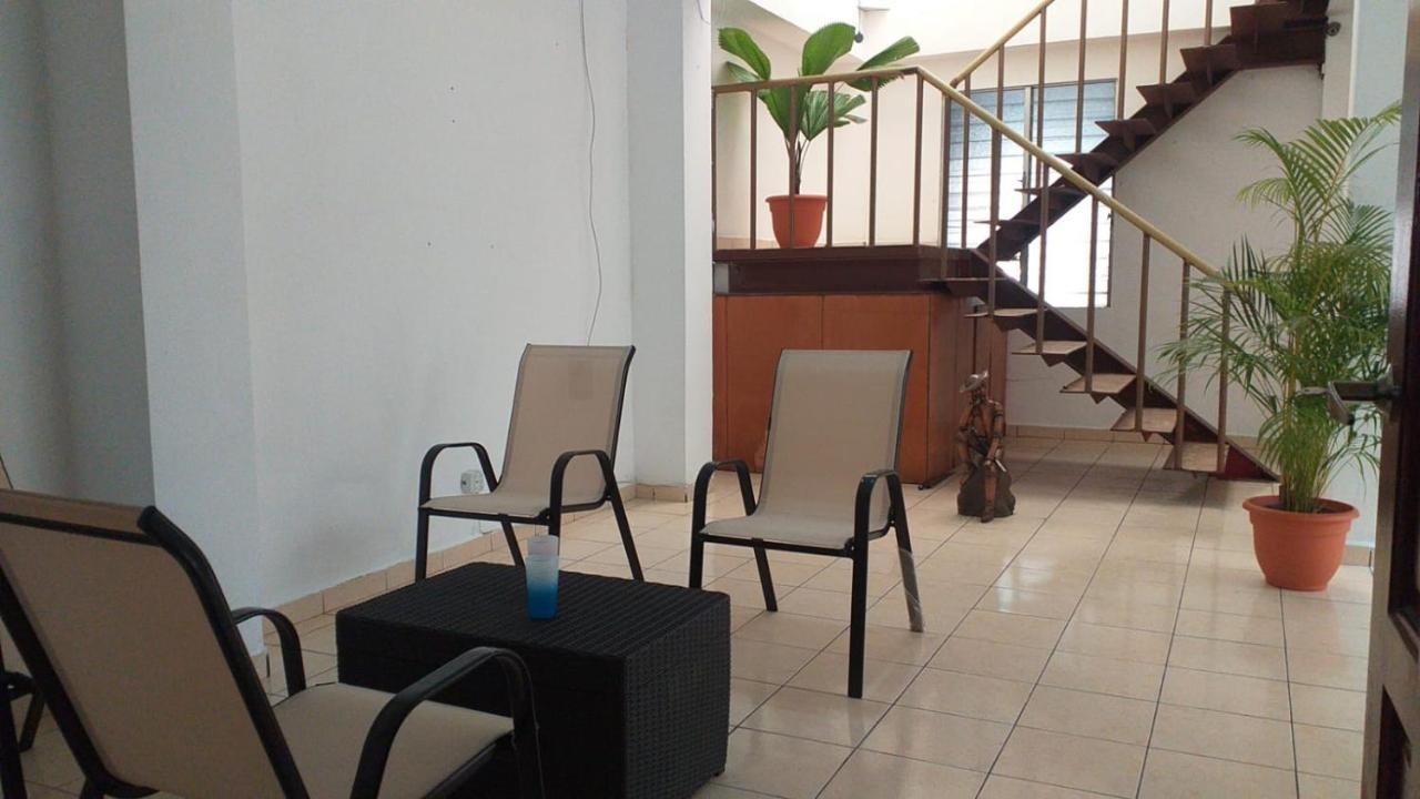 Hostal Los Heroes Antiguo Cuscatlán Dış mekan fotoğraf