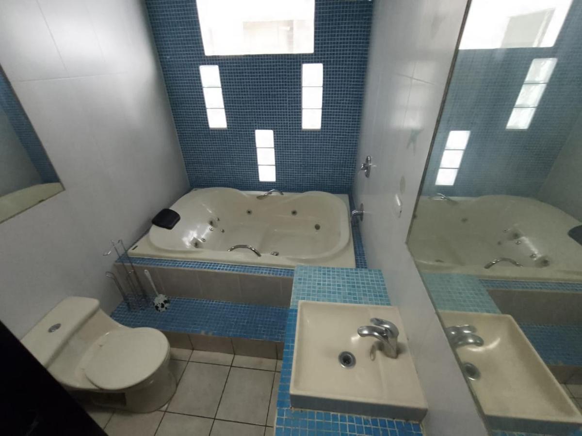 Hostal Los Heroes Antiguo Cuscatlán Dış mekan fotoğraf