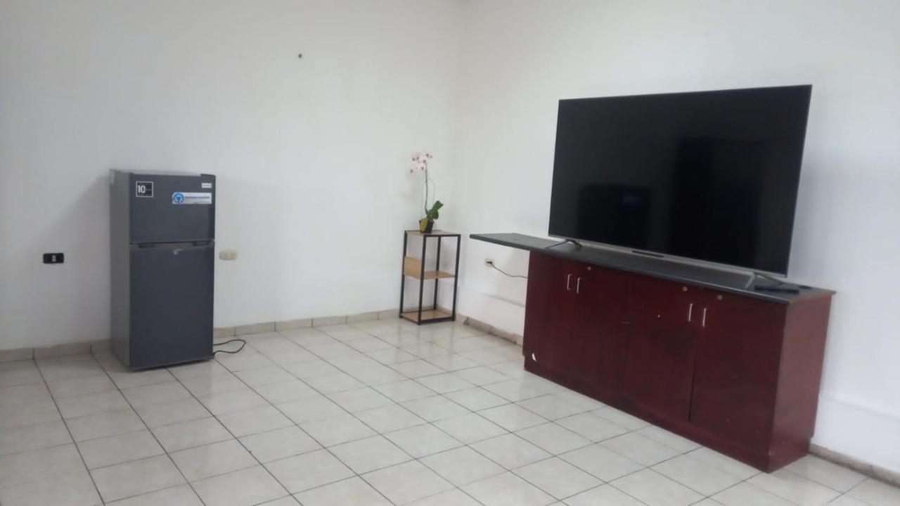 Hostal Los Heroes Antiguo Cuscatlán Dış mekan fotoğraf
